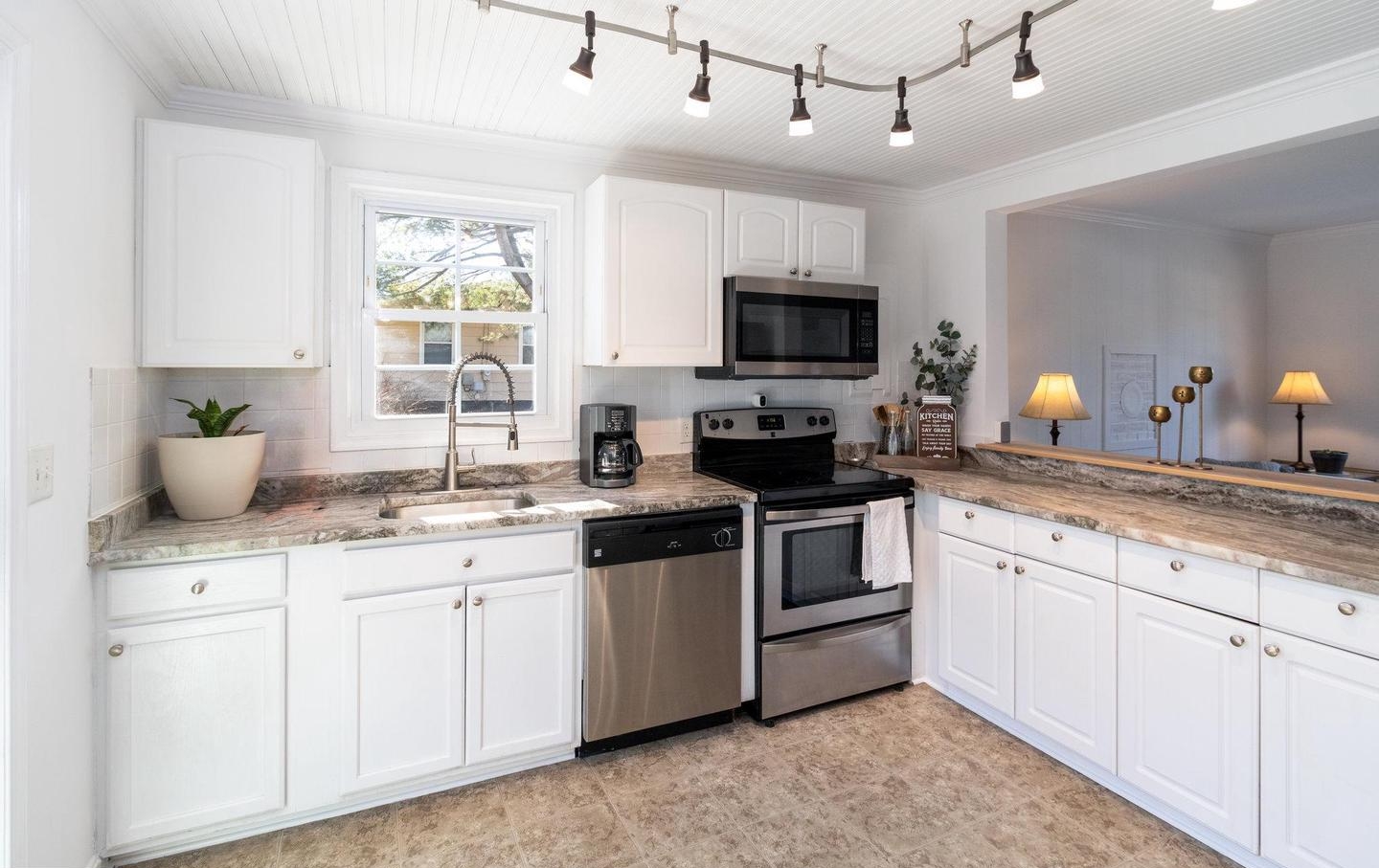 11007 Doe Cir, Fredericksburg, VA 