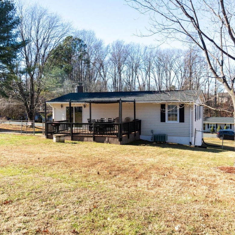 11007 Doe Cir, Fredericksburg, VA 