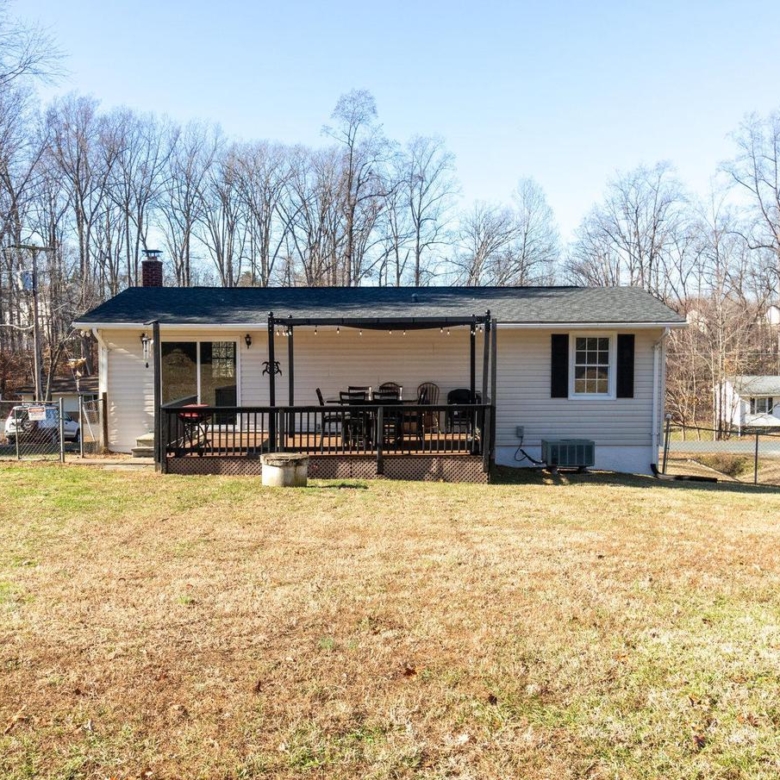 11007 Doe Cir, Fredericksburg, VA 