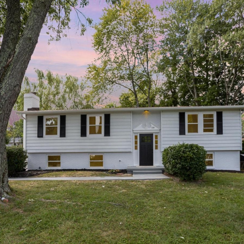 108 Oakridge Dr, Stafford, VA