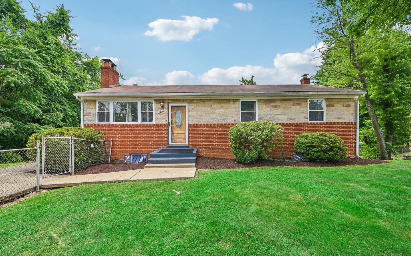 5800 Delta Ln, Suitland, MD