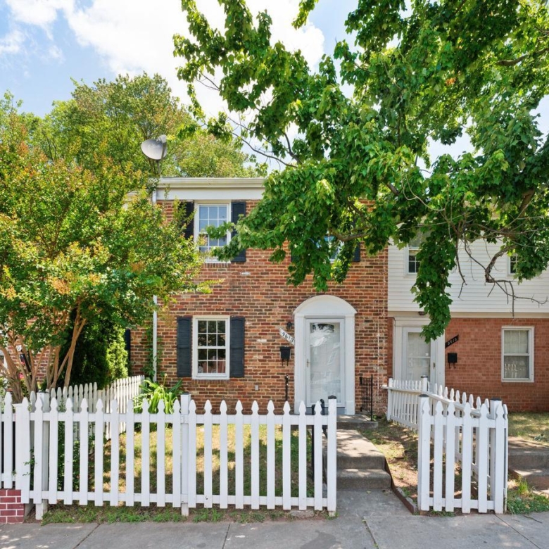 9613 Aspen Pl, Manassas, VA
