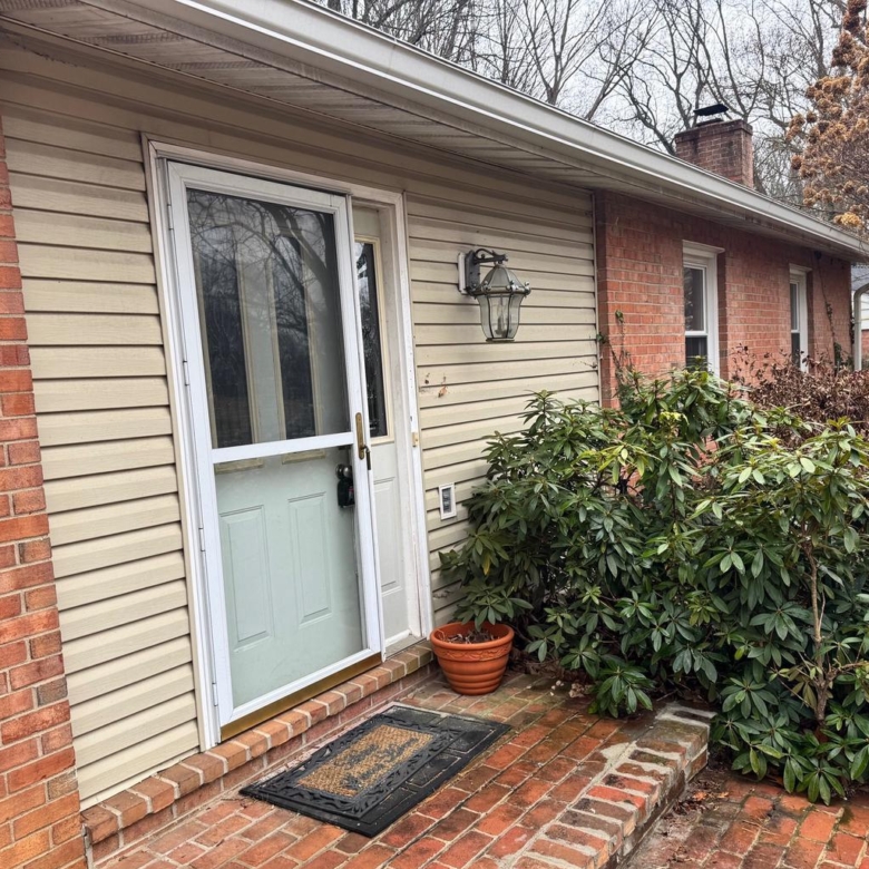 6703 Greenview Ln, Springfield, VA