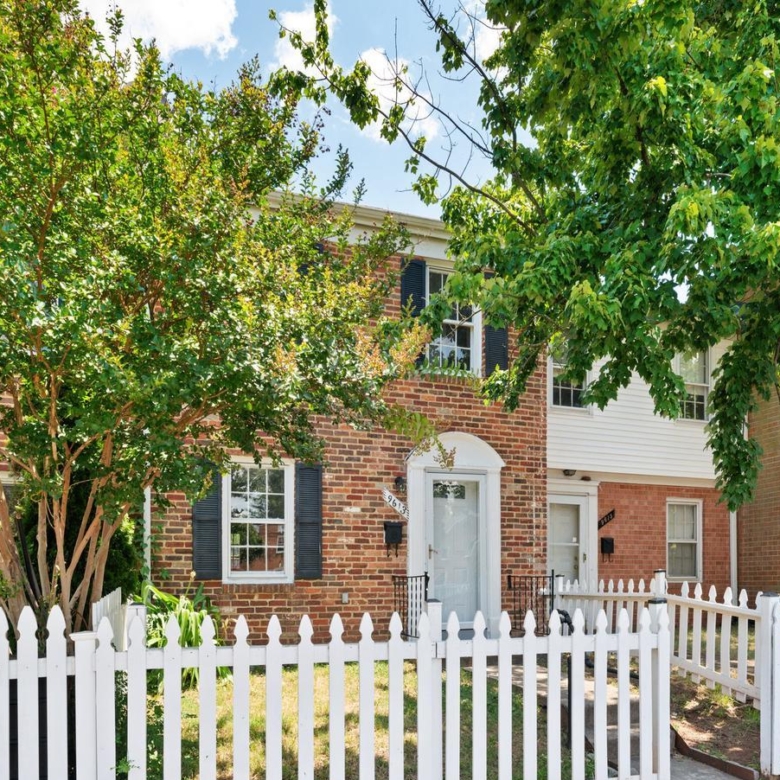 9613 Aspen Pl, Manassas, VA