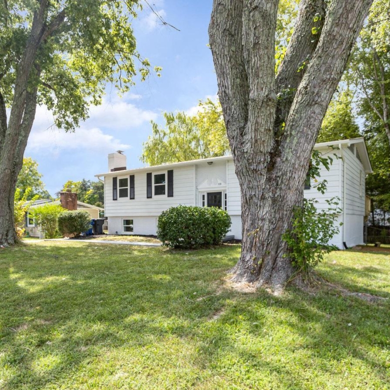 108 Oakridge Dr, Stafford, VA