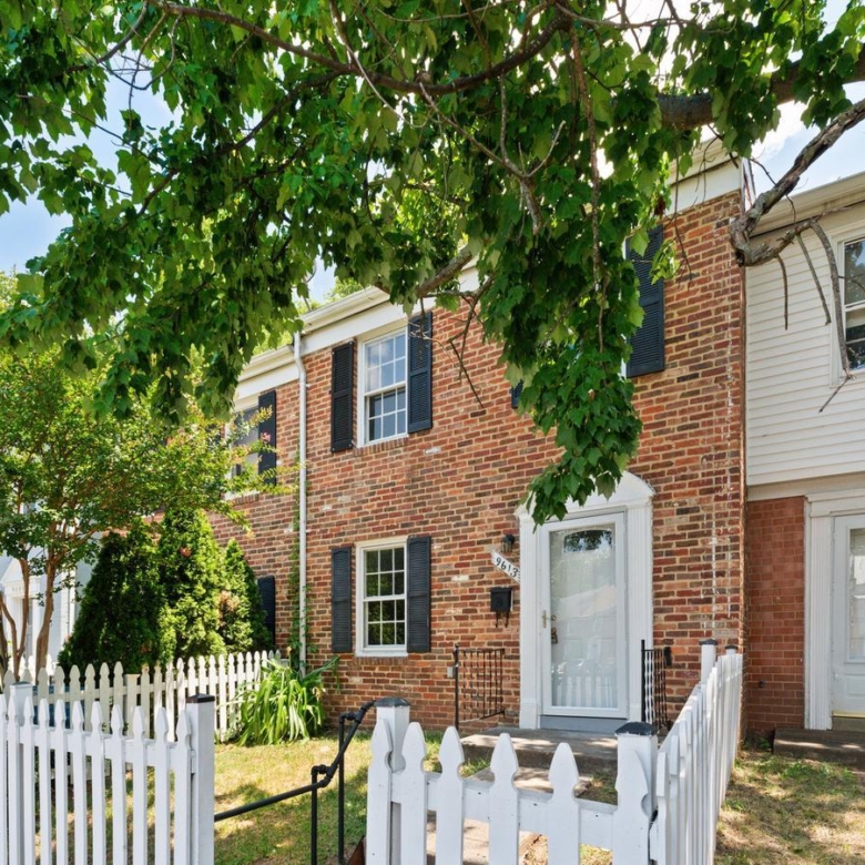9613 Aspen Pl, Manassas, VA