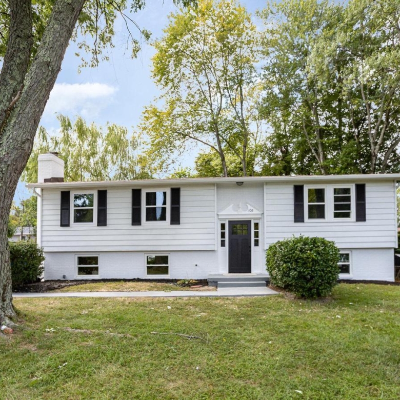 108 Oakridge Dr, Stafford, VA
