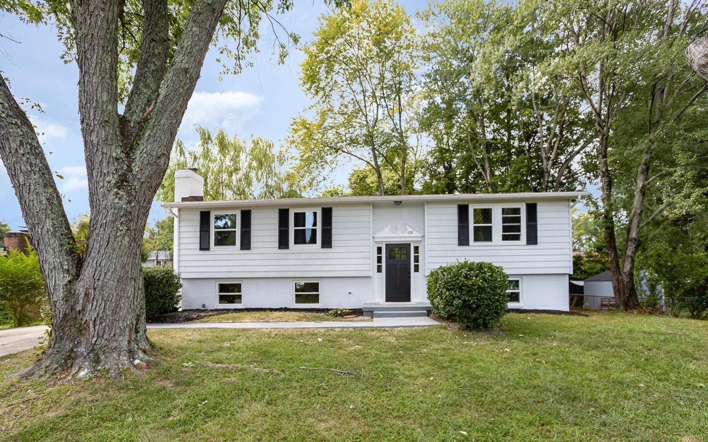 108 Oakridge Dr, Stafford, VA