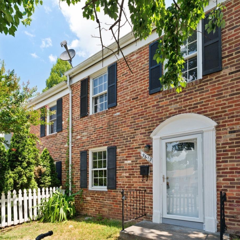9613 Aspen Pl, Manassas, VA