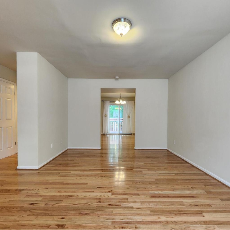 20235 Maple Leaf, Gaithersburg, MD