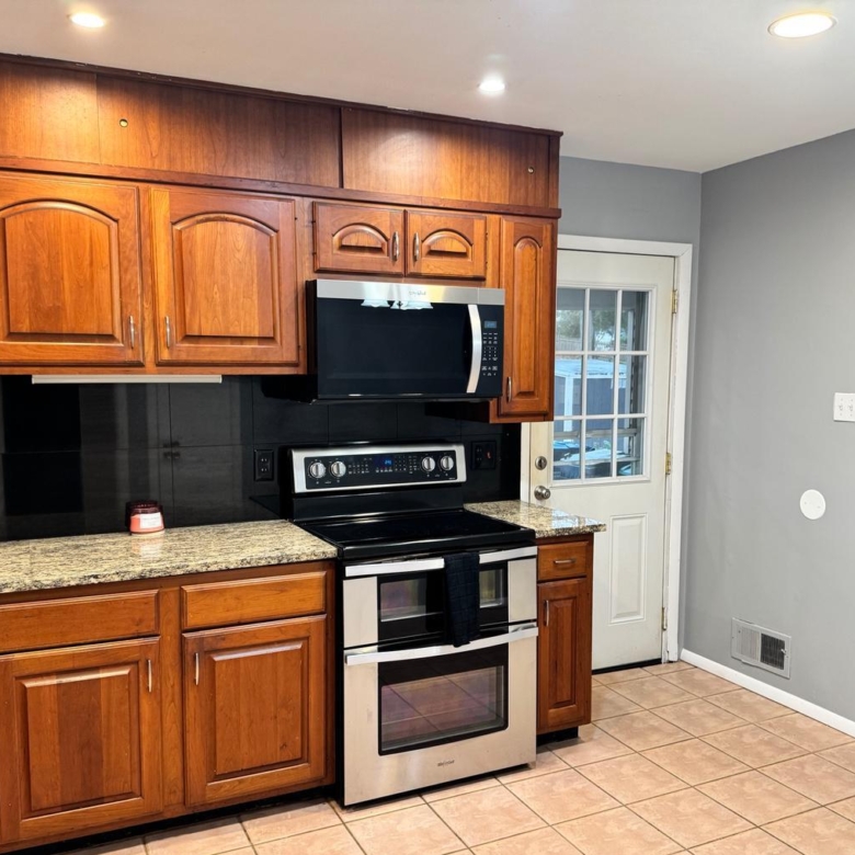 6703 Greenview Ln, Springfield, VA