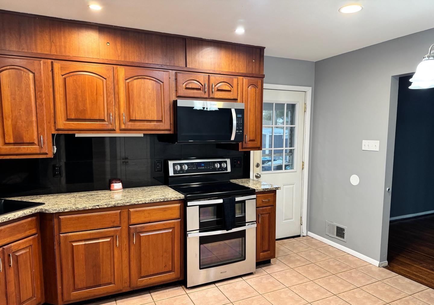 6703 Greenview Ln, Springfield, VA