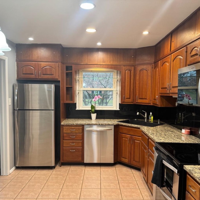 6703 Greenview Ln, Springfield, VA