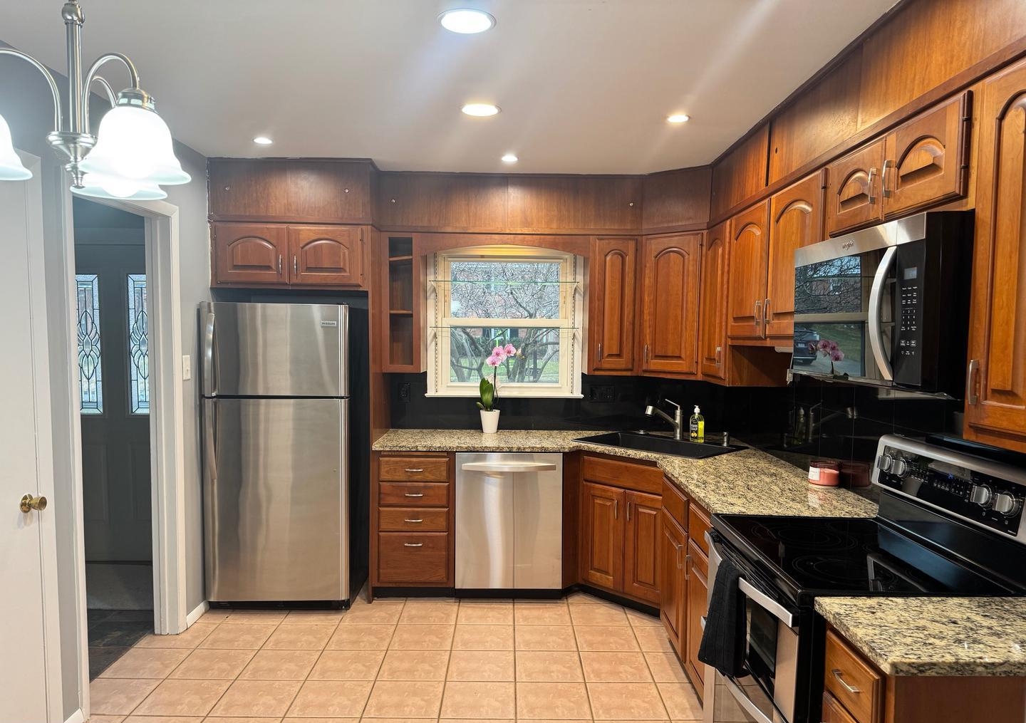 6703 Greenview Ln, Springfield, VA