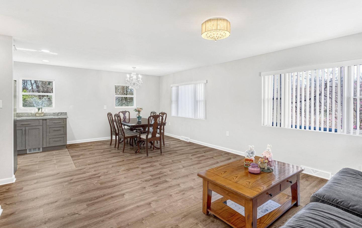 19005 Queen Dr, Triangle, VA