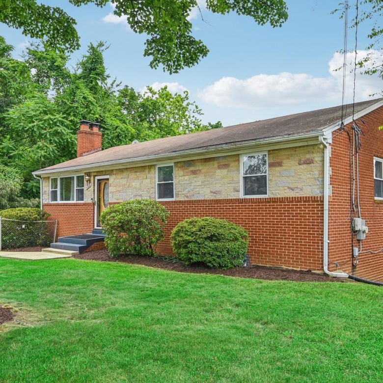 5800 Delta Ln, Suitland, MD