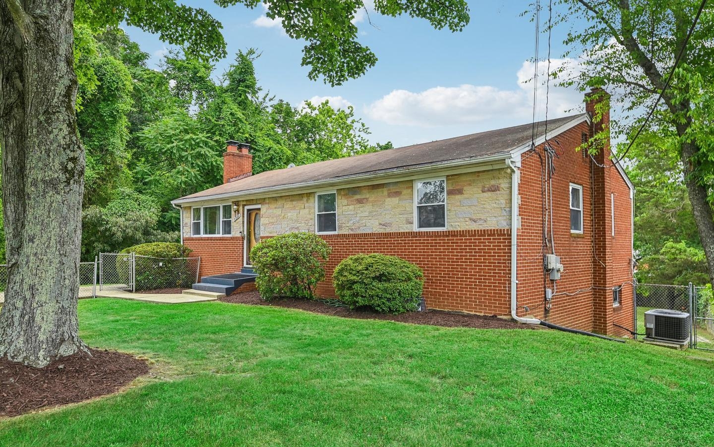 5800 Delta Ln, Suitland, MD
