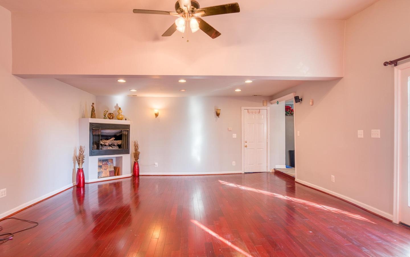 2207 Owens Rd, Oxon Hill, MD