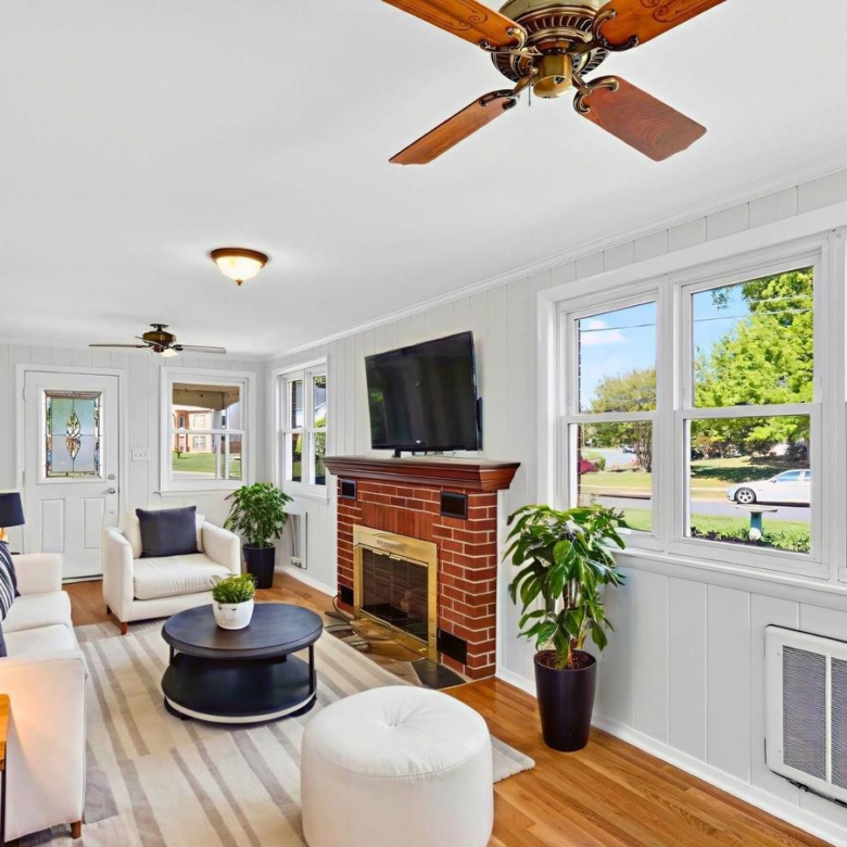 6824 Constance Dr, Springfield, VA