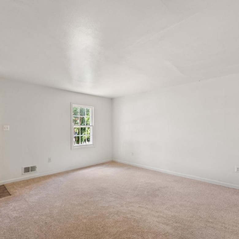 9613 Aspen Pl, Manassas, VA