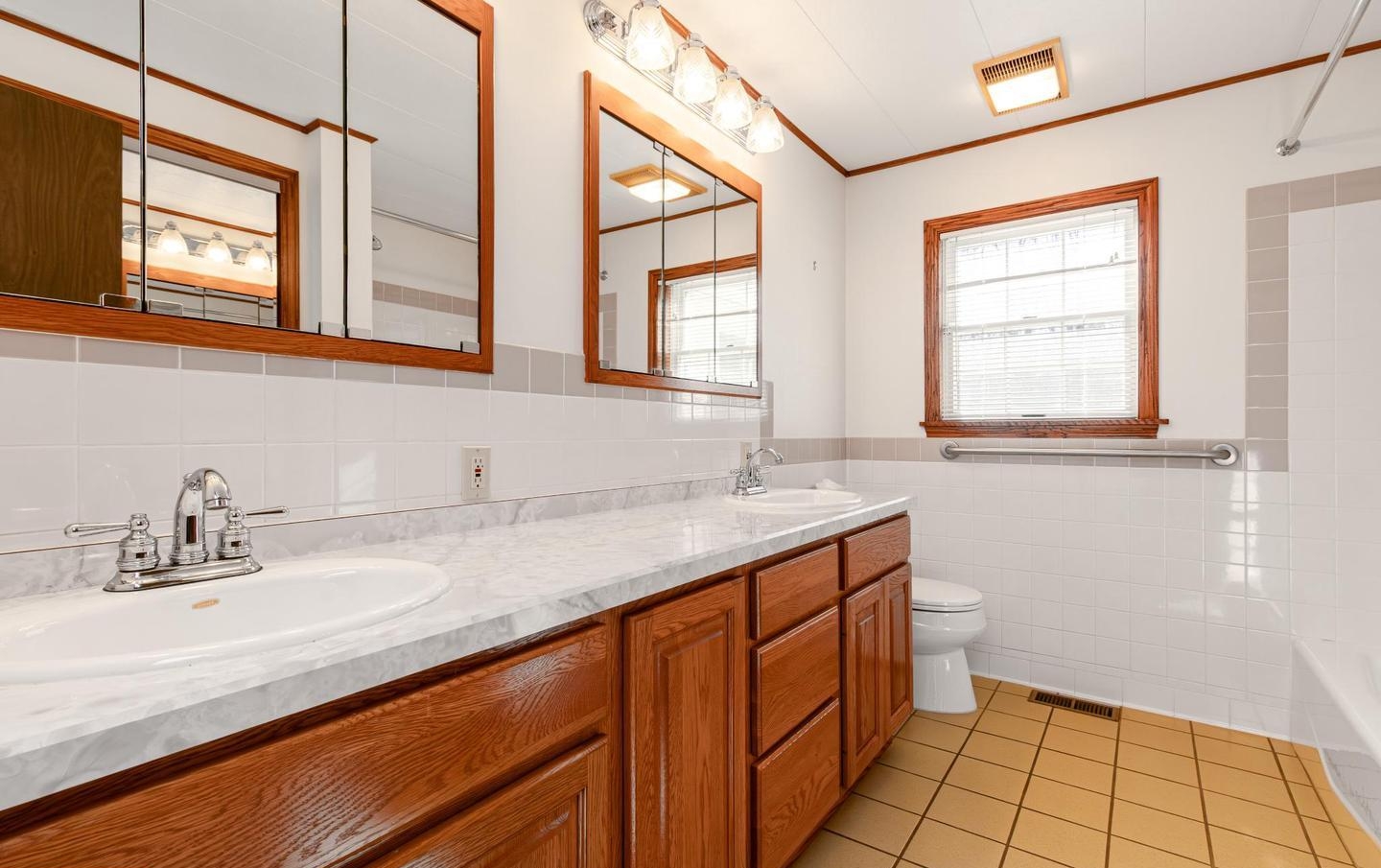 921 Palmer Rd, Fort Washington, MD