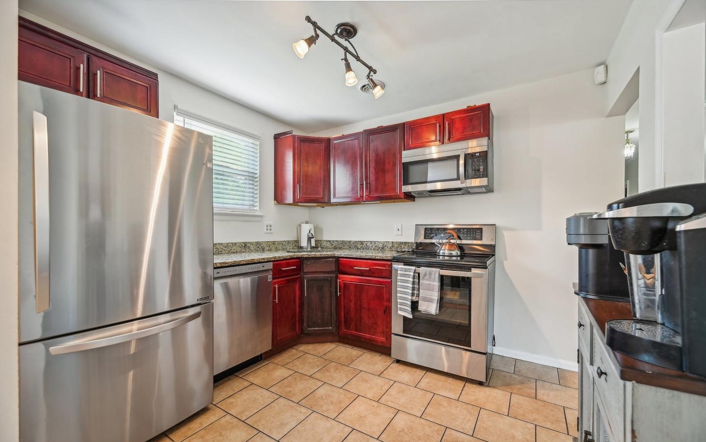 5800 Delta Ln, Suitland, MD