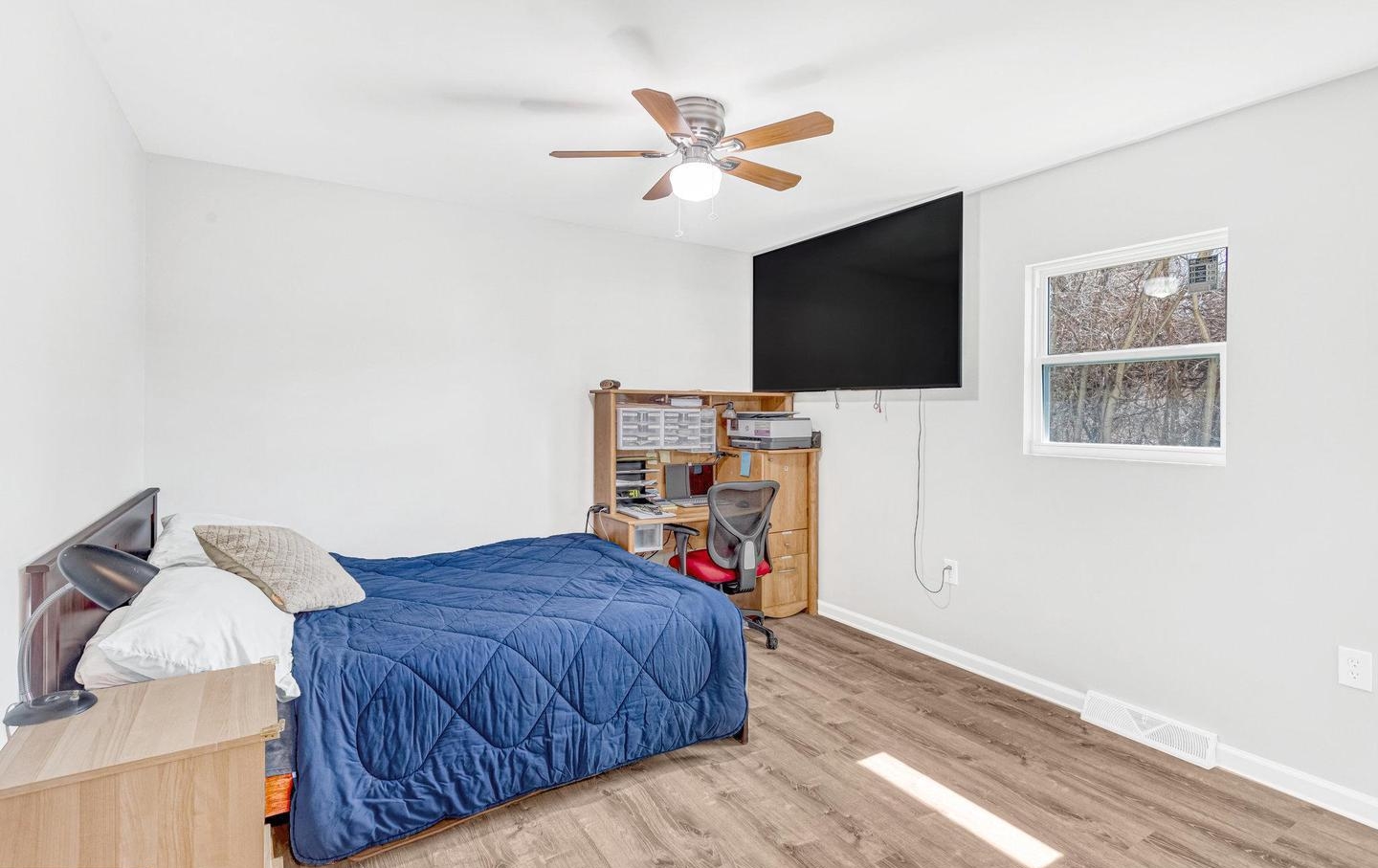 19005 Queen Dr, Triangle, VA