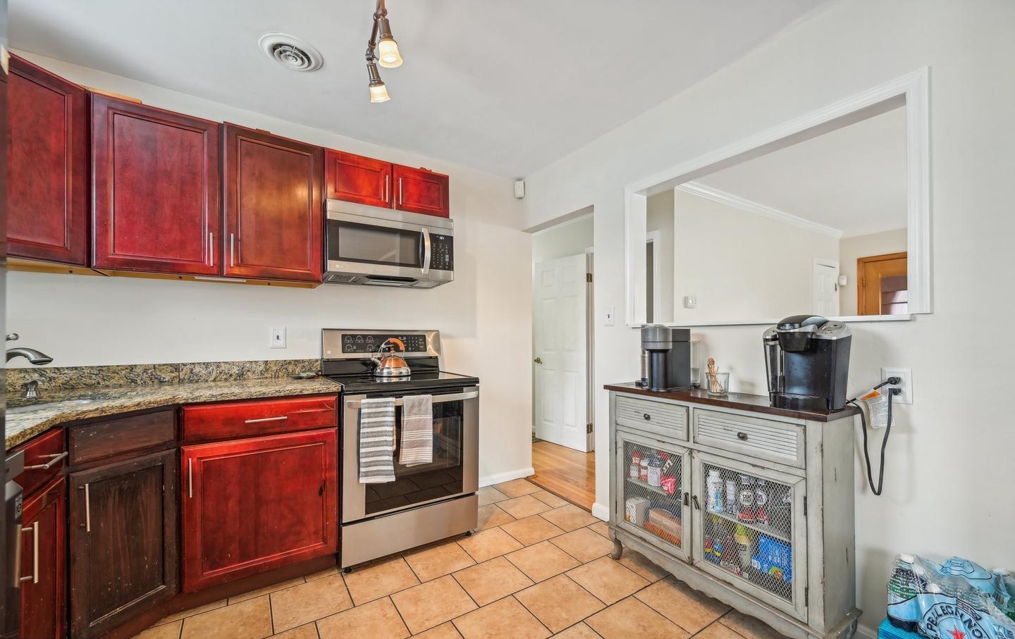 5800 Delta Ln, Suitland, MD