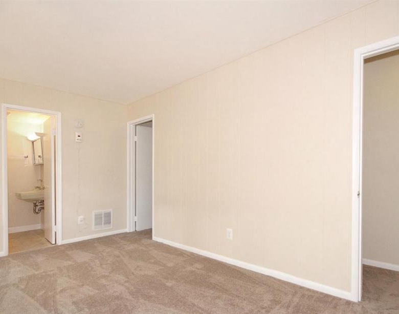 7825 Patriot Dr, Annandale, VA