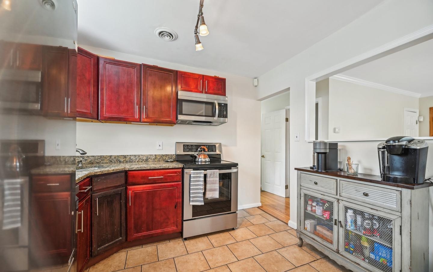5800 Delta Ln, Suitland, MD