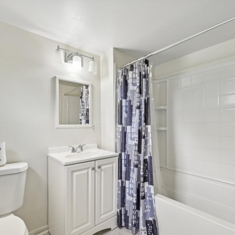 5800 Delta Ln, Suitland, MD