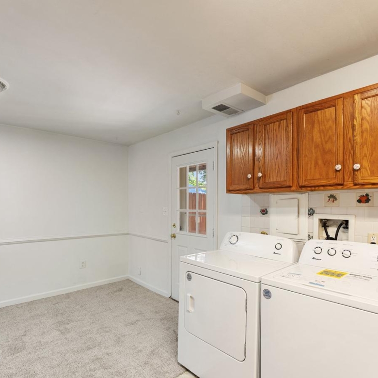 9613 Aspen Pl, Manassas, VA