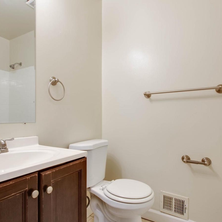 20235 Maple Leaf, Gaithersburg, MD