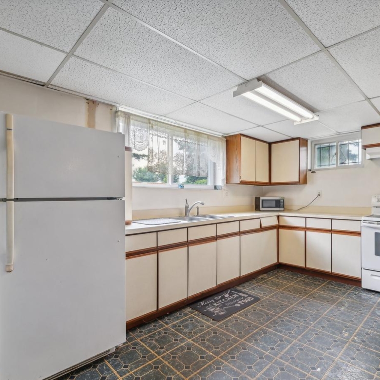 5800 Delta Ln, Suitland, MD