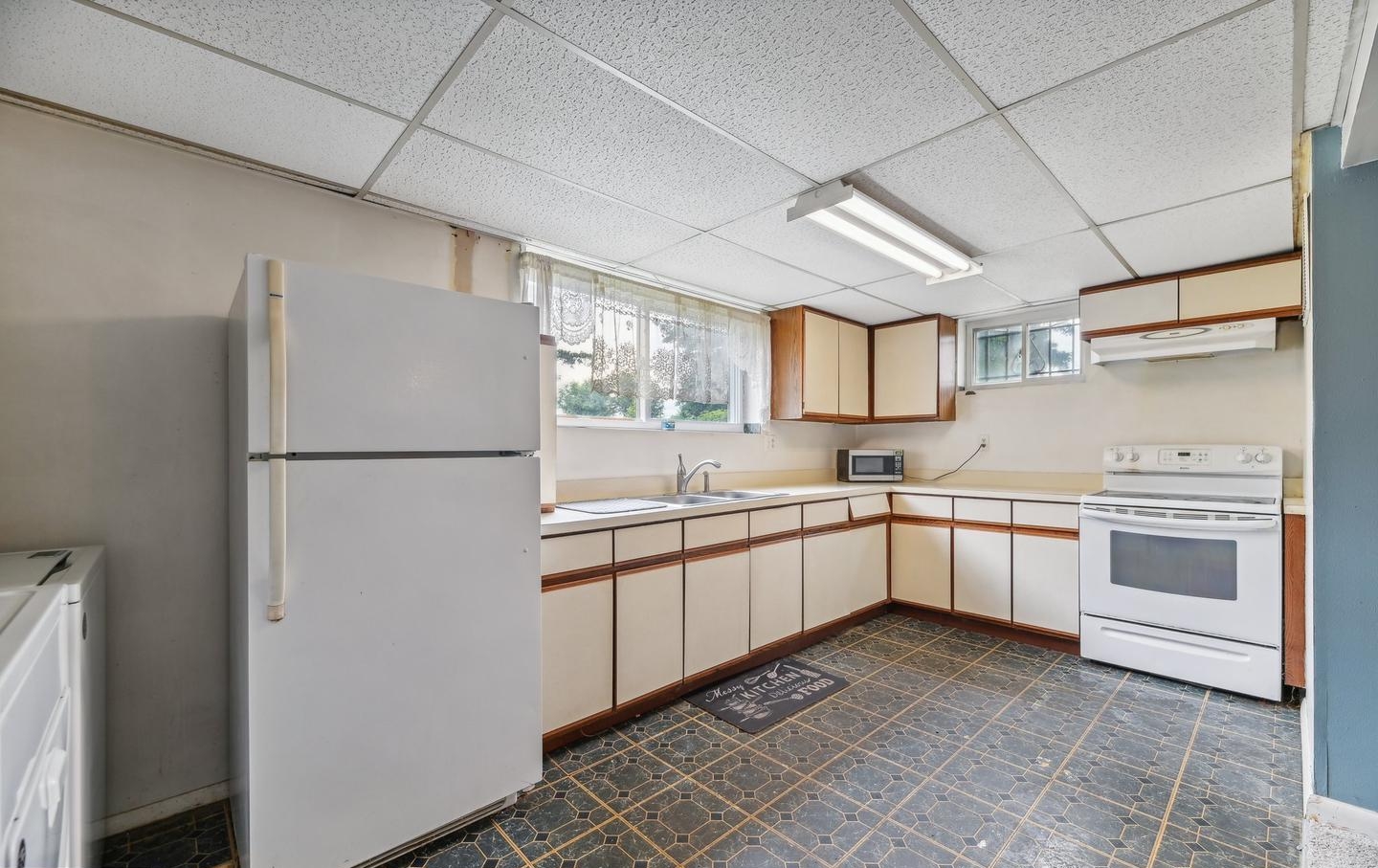 5800 Delta Ln, Suitland, MD