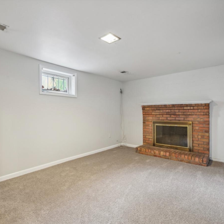 5800 Delta Ln, Suitland, MD