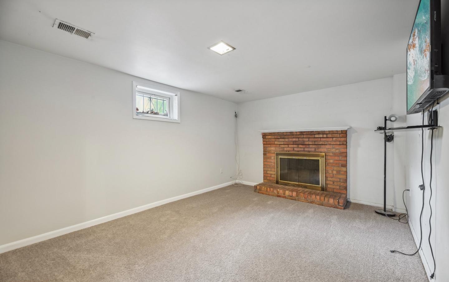 5800 Delta Ln, Suitland, MD