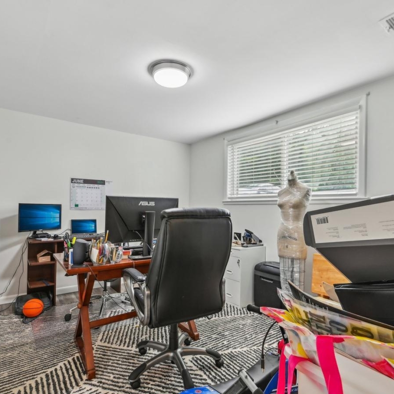 5800 Delta Ln, Suitland, MD