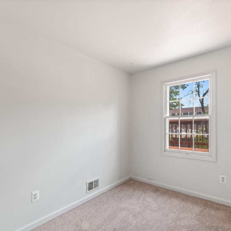 9613 Aspen Pl, Manassas, VA