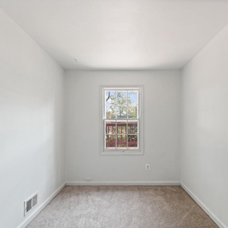 9613 Aspen Pl, Manassas, VA
