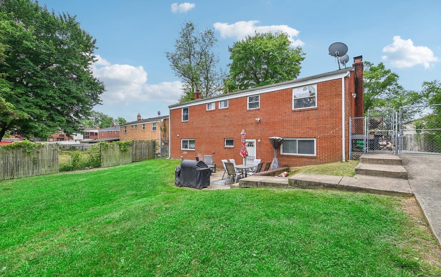5800 Delta Ln, Suitland, MD