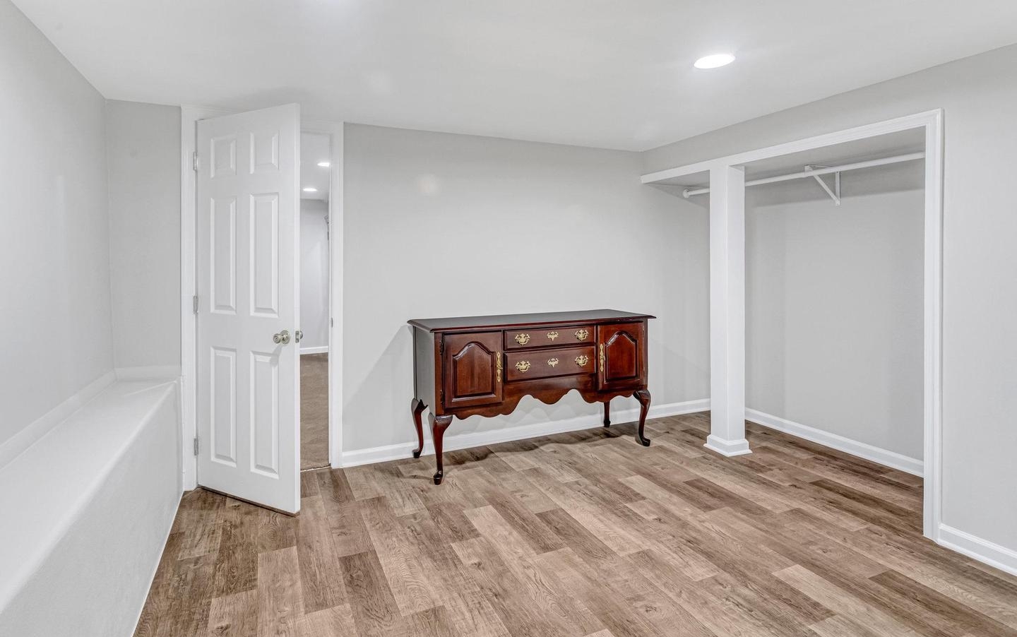 19005 Queen Dr, Triangle, VA