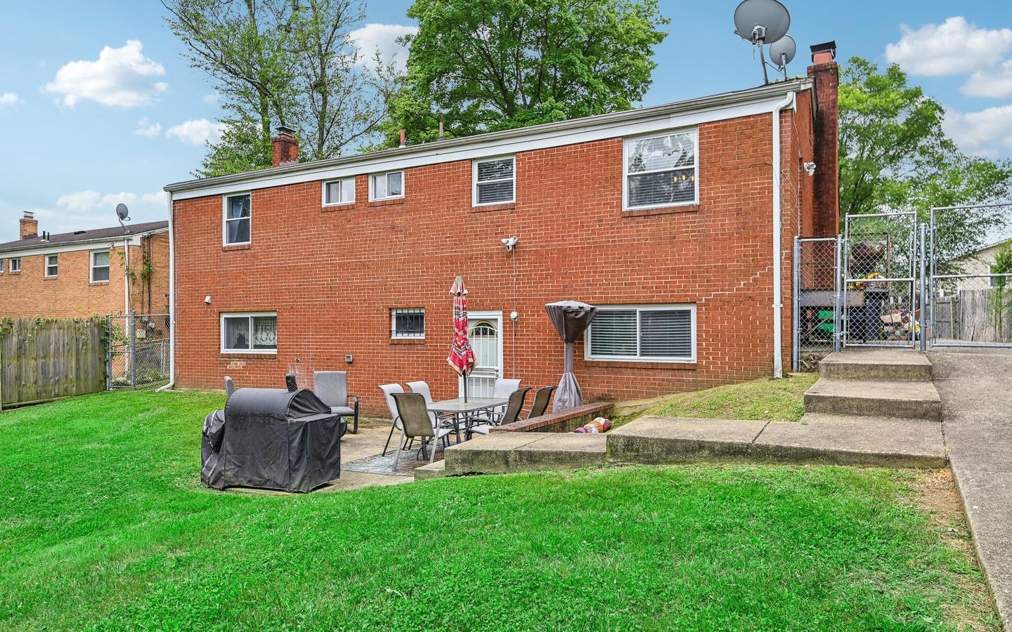 5800 Delta Ln, Suitland, MD