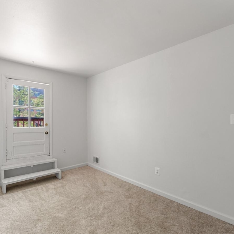 9613 Aspen Pl, Manassas, VA