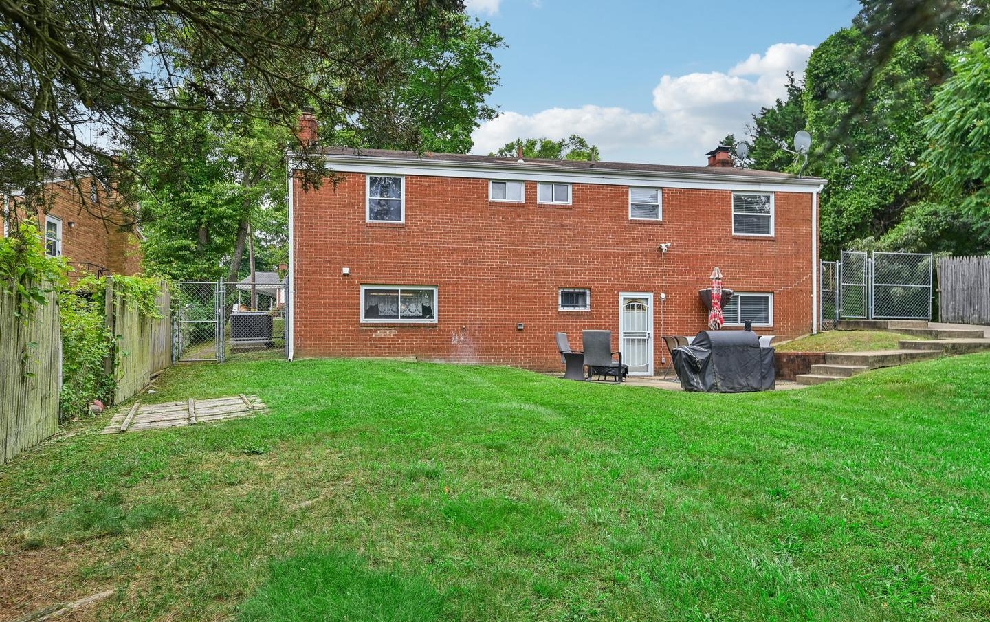 5800 Delta Ln, Suitland, MD