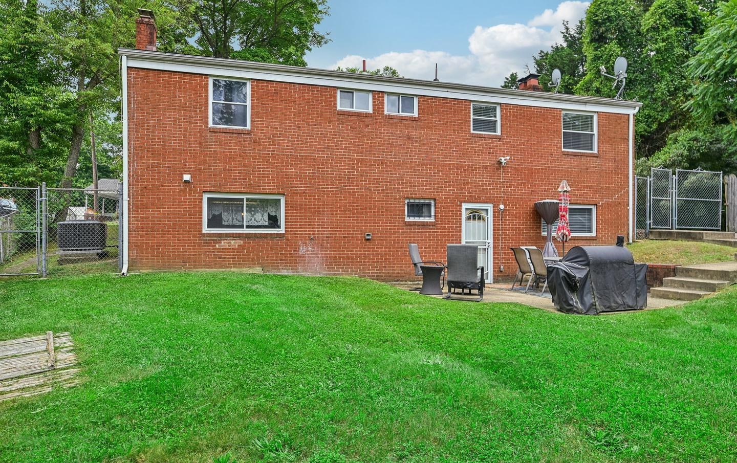 5800 Delta Ln, Suitland, MD
