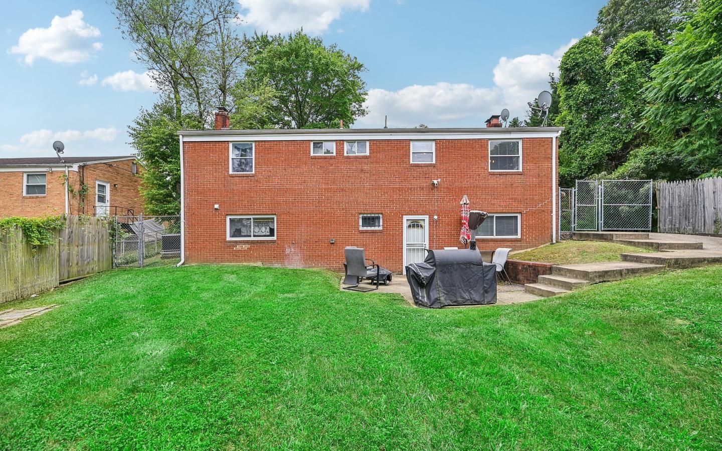 5800 Delta Ln, Suitland, MD