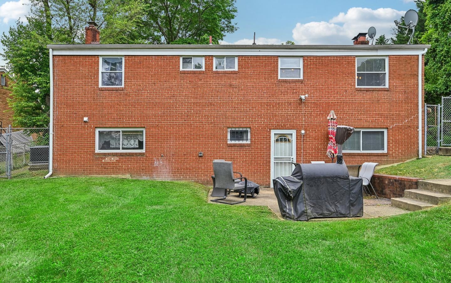 5800 Delta Ln, Suitland, MD