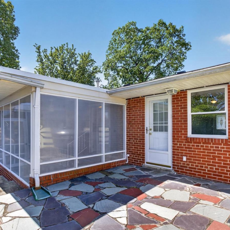 6824 Constance Dr, Springfield, VA