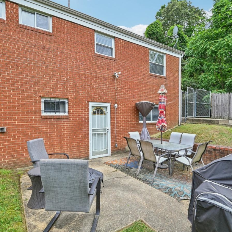 5800 Delta Ln, Suitland, MD